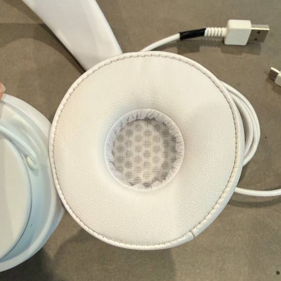 Urbanears Plattan 2 Bluetooth Wireless Headphones in White - Picture 5 of 7